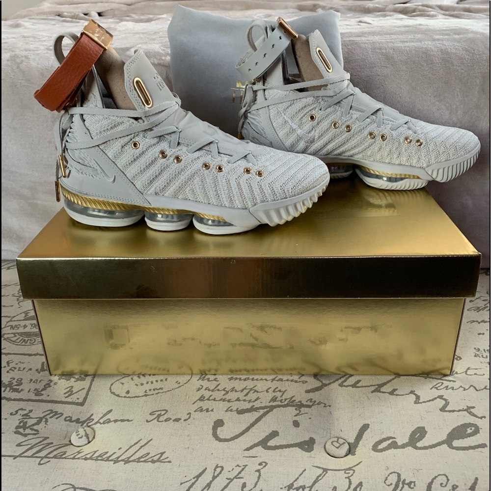 WMNS Lebron XVI LMTD HFR